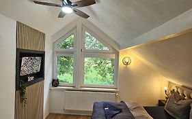 Tautraum Suite mit Whirlpool und grünem Ausblick